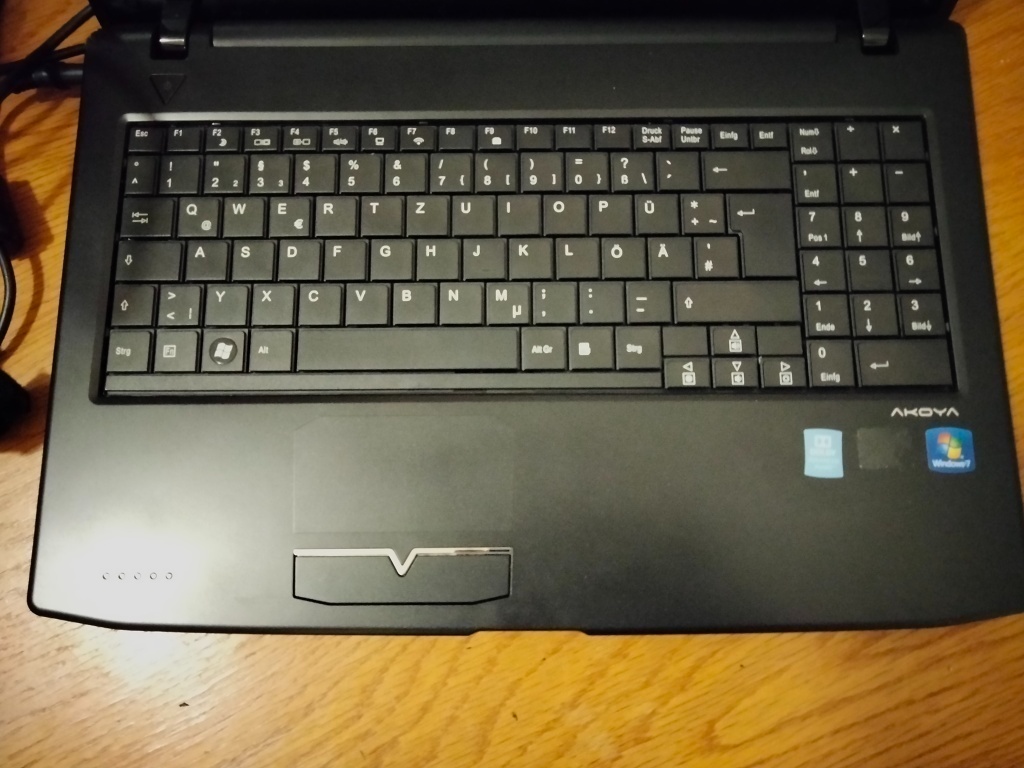 predám notebook MEDION AKOYA E6220 ,WINDOWS 7,bez baterky - 3