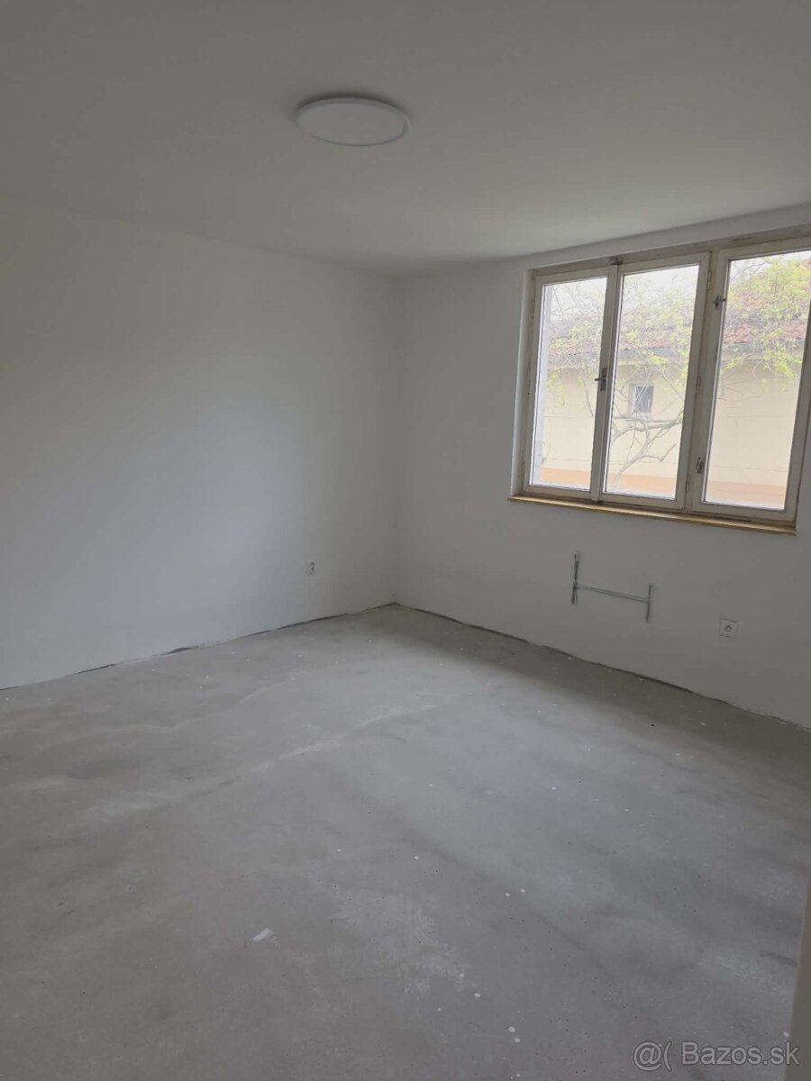 Ponúkame na predaj rod.dom v Kolárove - 3