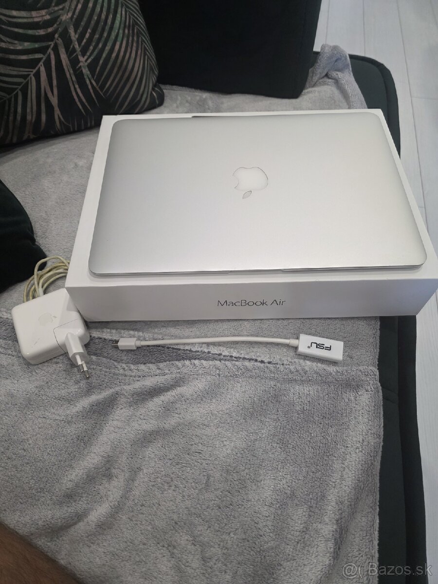 MacBook Air 13" (2017) – 8GB RAM / 128GB SSD - 3