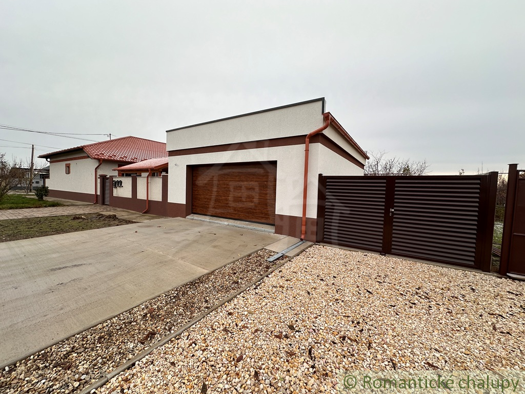 Priestranný rodinný dom v Kolárove – ideálne bývanie aj in - 3