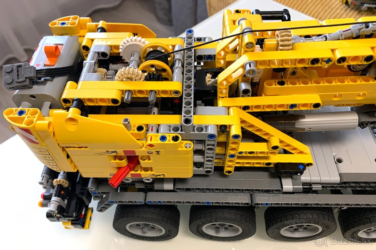 LEGO 42009 Mobile Crane Mk II (2013) - 3