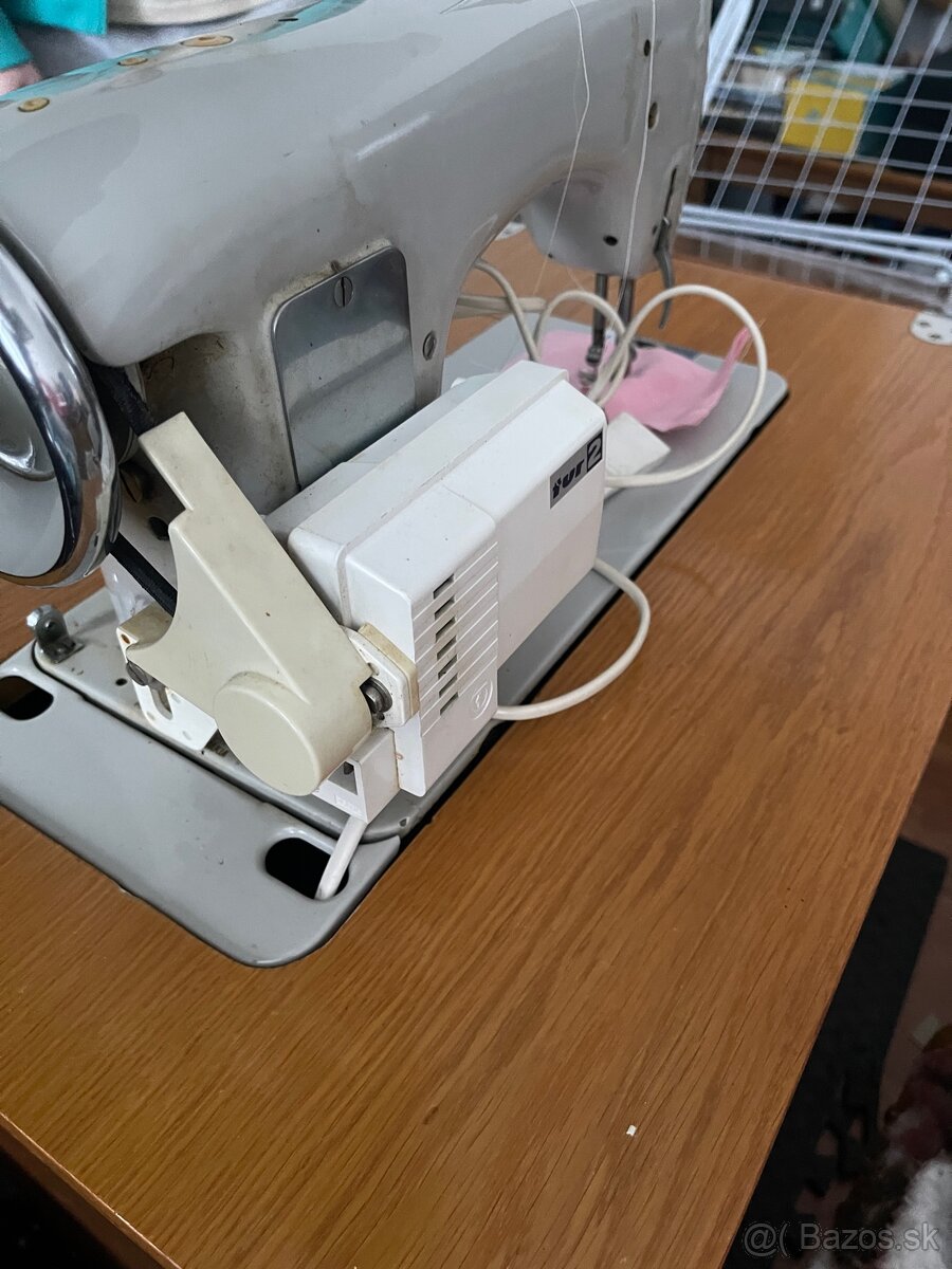 Šijací stroj Minerva v skrinke – funkčný - 3