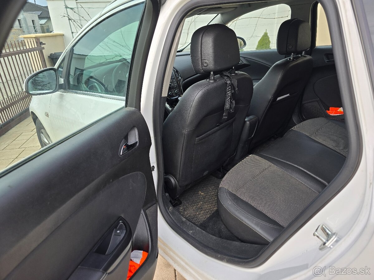 Opel Astra J Sports Tourer - 3