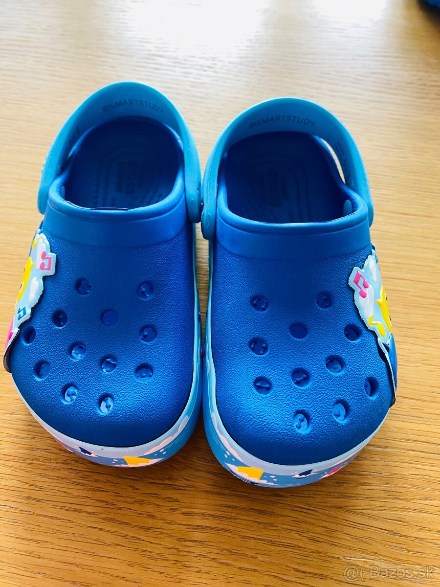 Detské šľapky Crocs Babyshark C9 - 3
