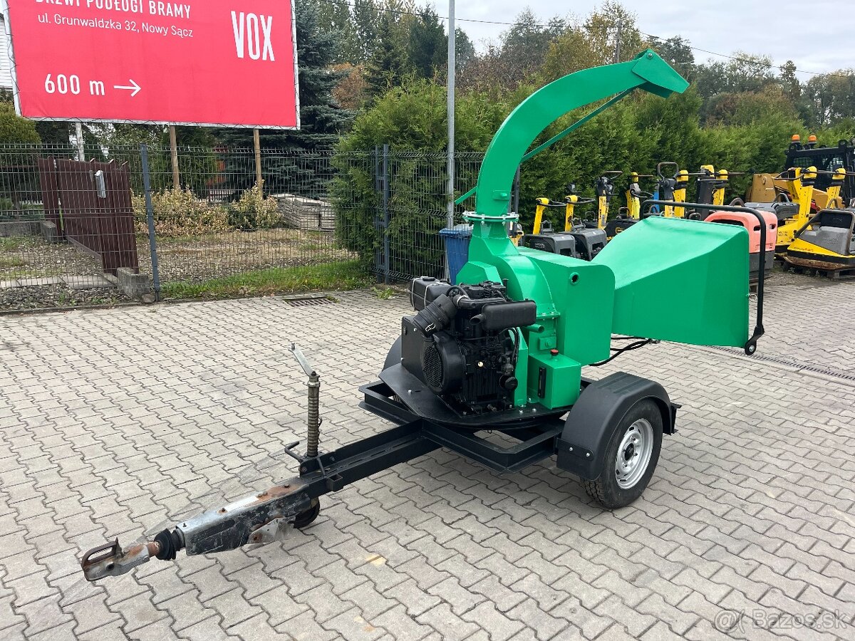 Mobilný sekač dreva so spaľovacím motorom, drvič konárov - 3