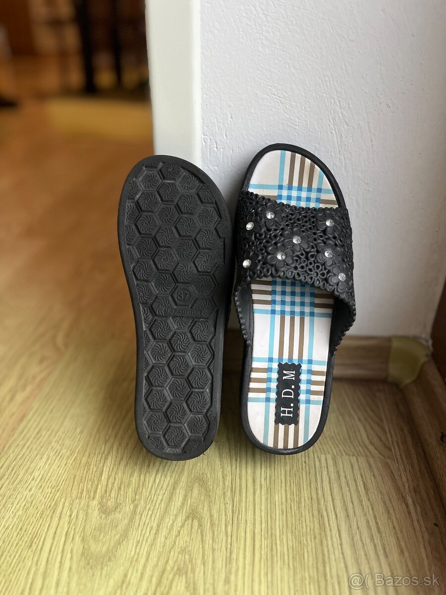 čierne dámske lodičky(4€) a čierne šľapky(4€) - 3