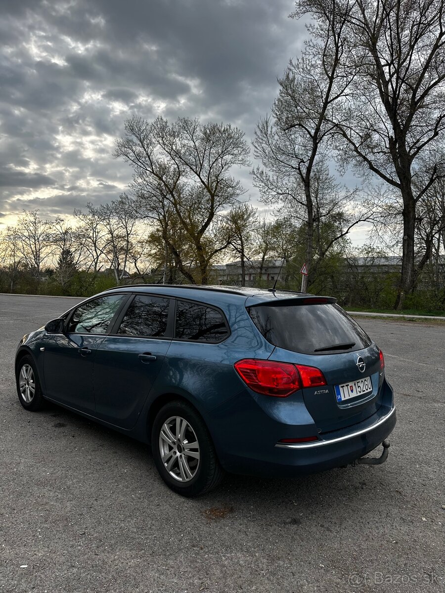 Na prenájom auto Opel Astra 1.7 - 3