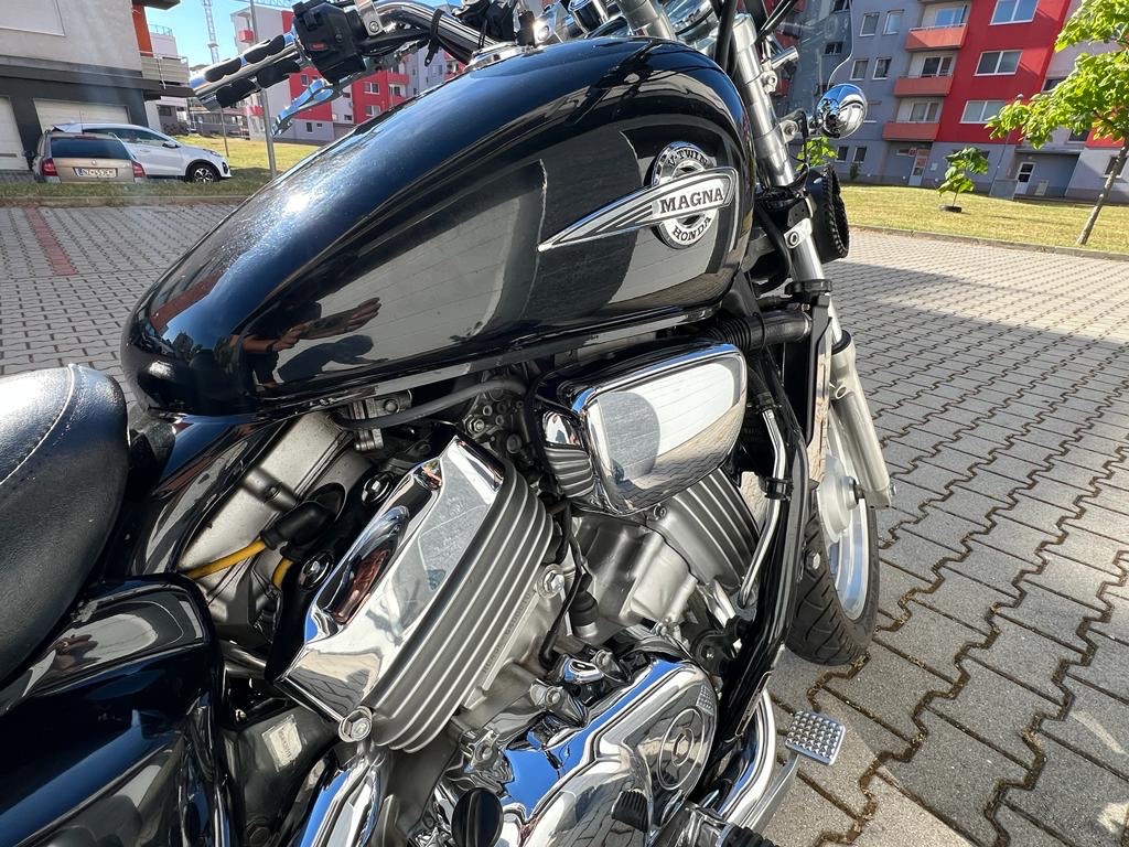 Predám Honda Magna VF750c - 3