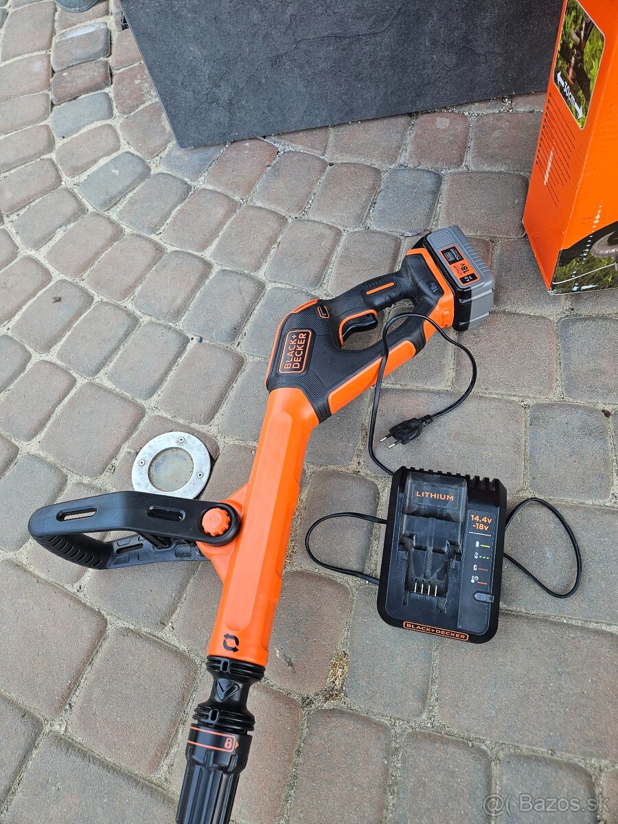 Tyčový vysávač aku Black+Decker - 3