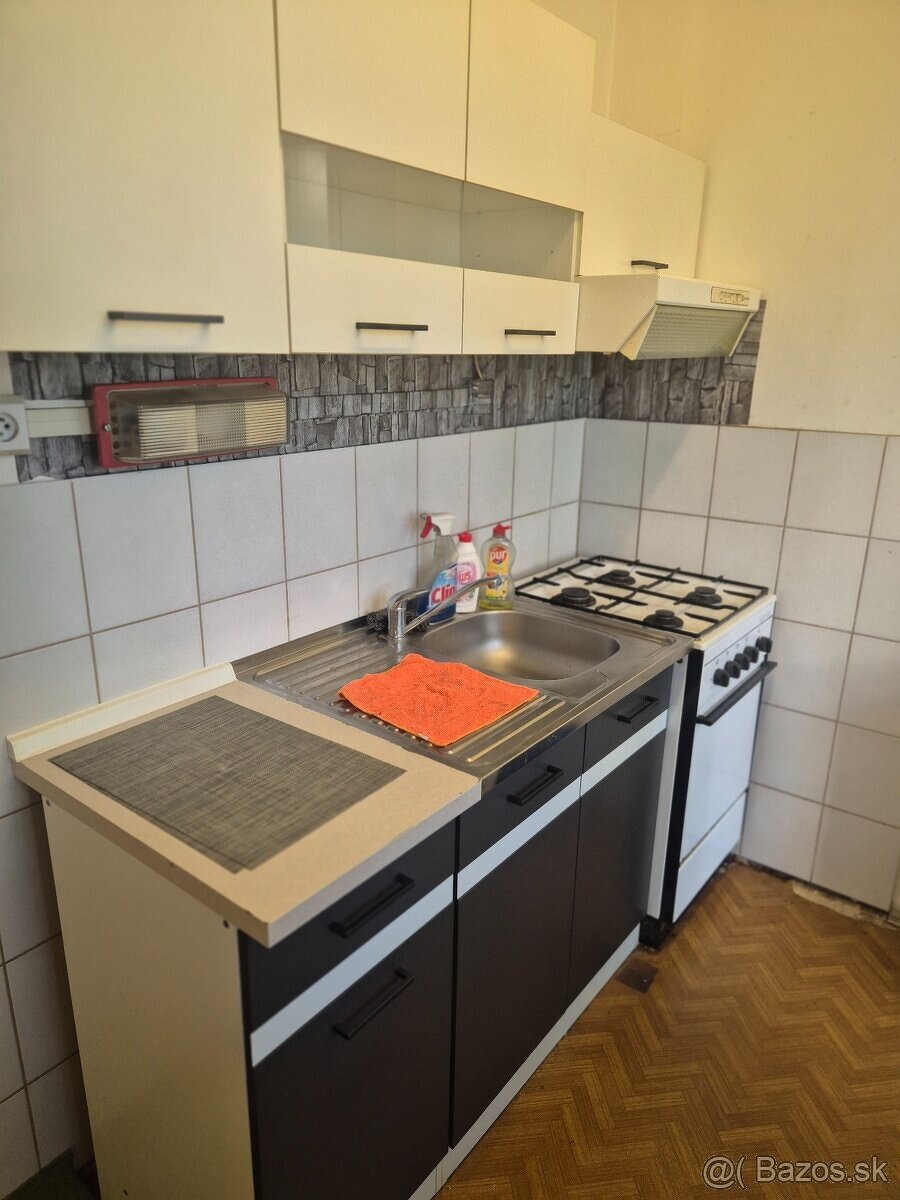 NA PREDAJ 1-IZBOVÝ BYT - 3