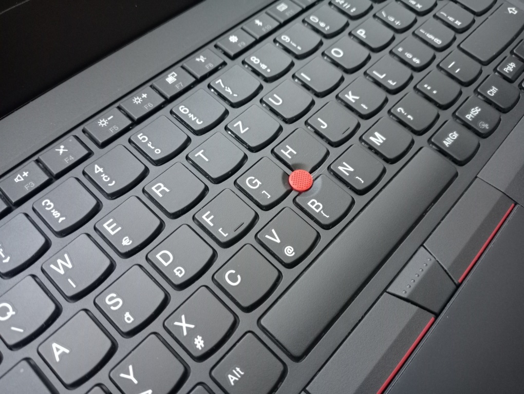 Lenovo thinkpad a475 , 4-jadrový procesor AMD ,8gb ram ,HDMI - 3