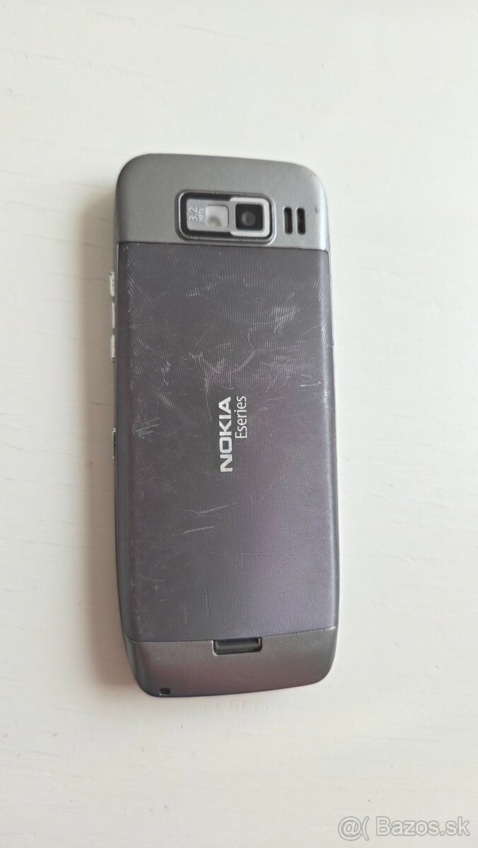 Predam Nokia E52 - 3