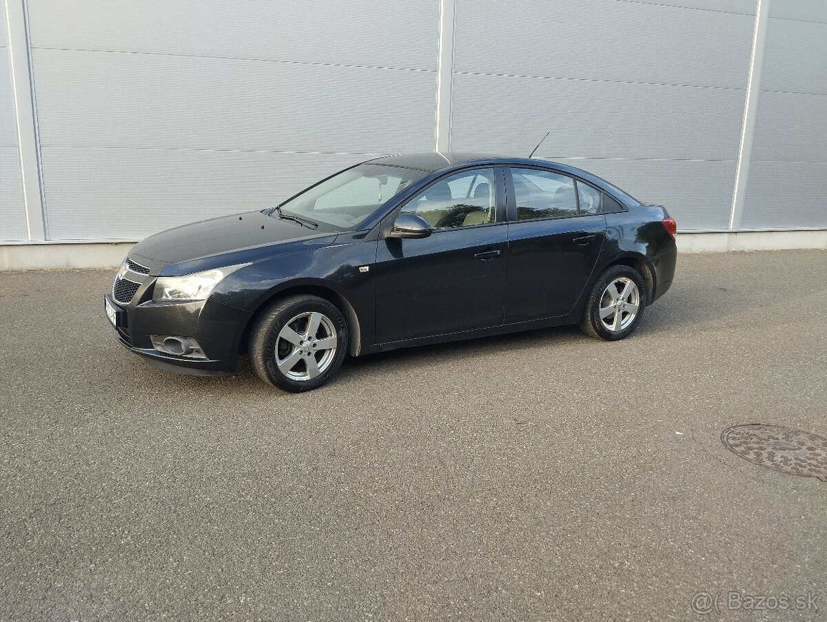Chevrolet cruze 1, 6 benzín 83kw...rv.2010 - 3