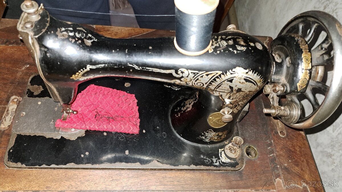 Predám historický šijací stroj Adria - 3