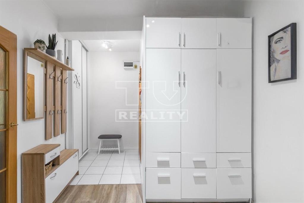 Na predaj kompletne zrekonštruovaný 3-izbový byt – Ľadoveň - 3