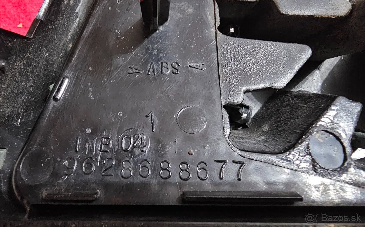 Predný znak Peugeot 206 - 3