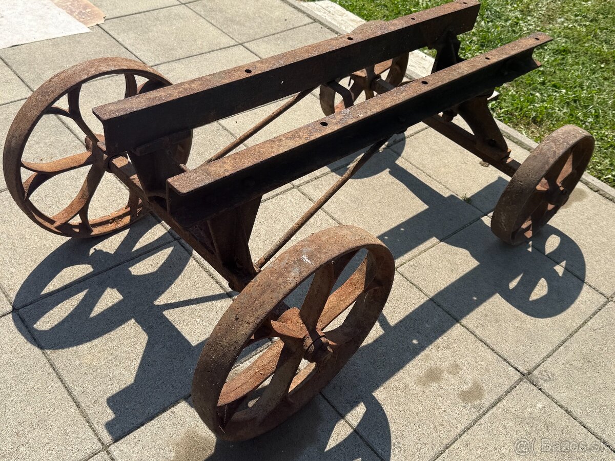 Podvozok pre stabilný motor - 3