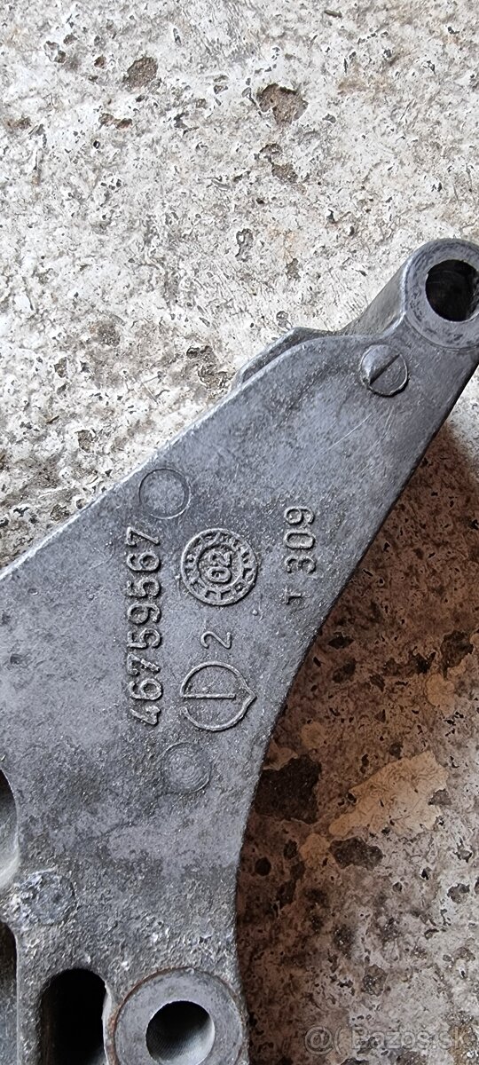 Drziak motora Fiat - 3