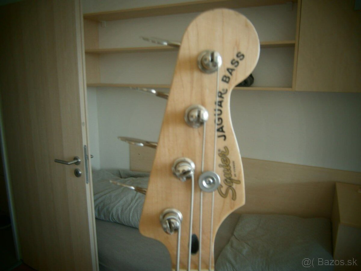 Fender Squier Affinity Series Jaguar Bass - 3