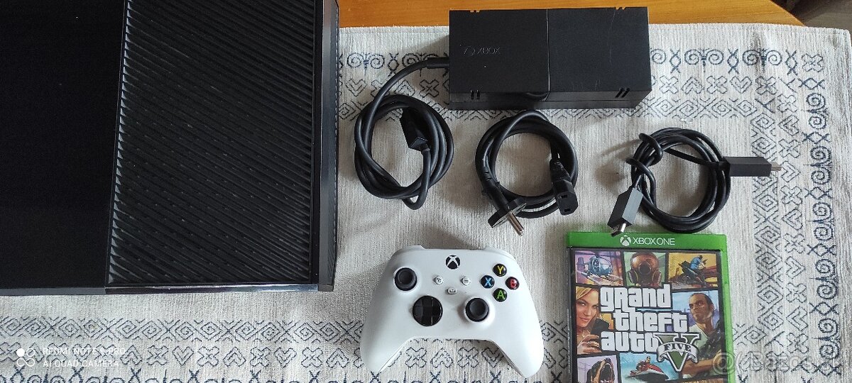 Xbox one 500gb+gta5 - 3