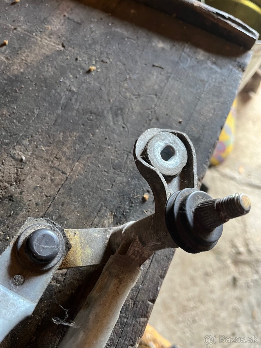 Motorček stieračov audi a4 b7 - 3