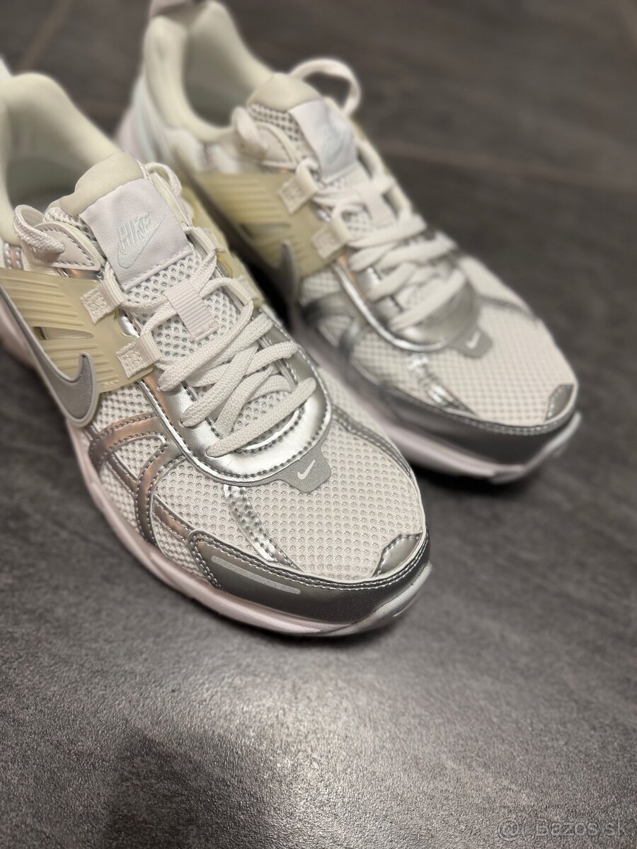 Nike V2K tenisky - 3