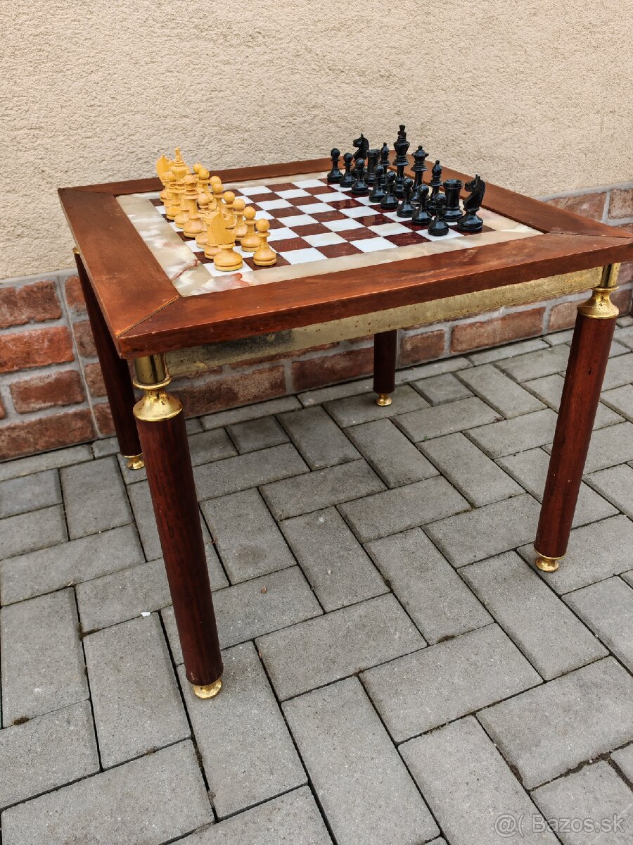 Šachový stolík s dreveným šachom - 3