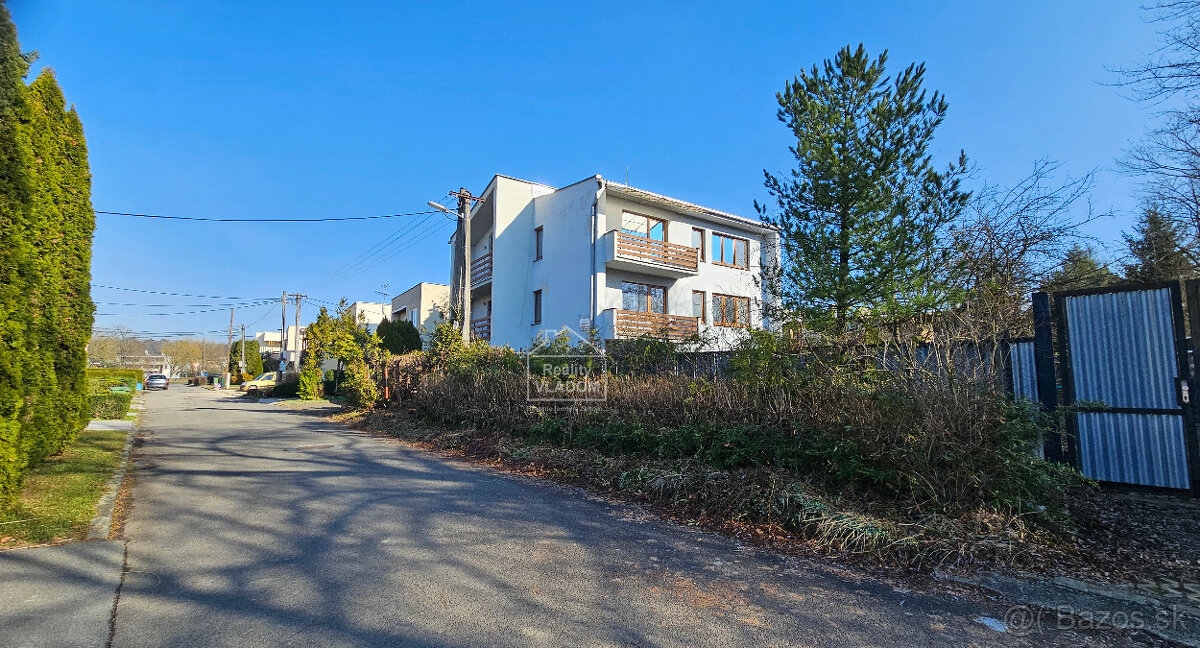 Veľký rodinný dom s veľkým pozemkom na ul. M. Uhra. - 3