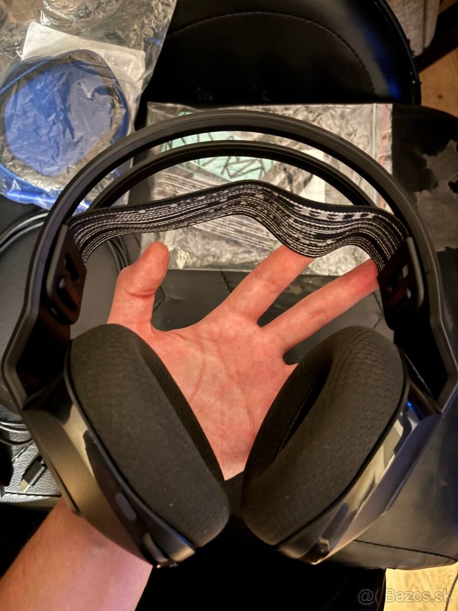 Predám herné slúchadlá Logitech G733 Lightspeed Wireless RGB - 3