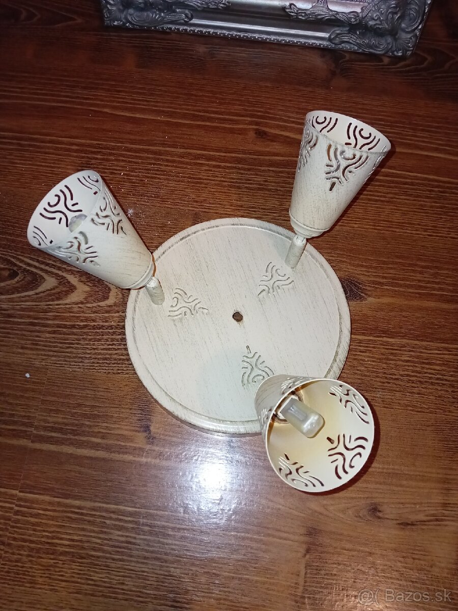 Darujem za ananás 🍍 svietidlo GU10 - 3