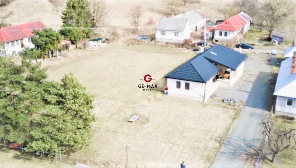 "Štýlový a kompletne zrekonštruovaný rodinný dom v Zbojnom - 3