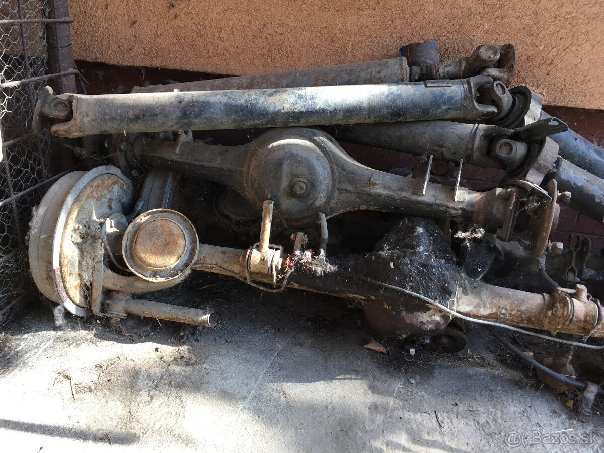 3x náprava Lada Žigula, 2 originál, 1 skracovaná - 3