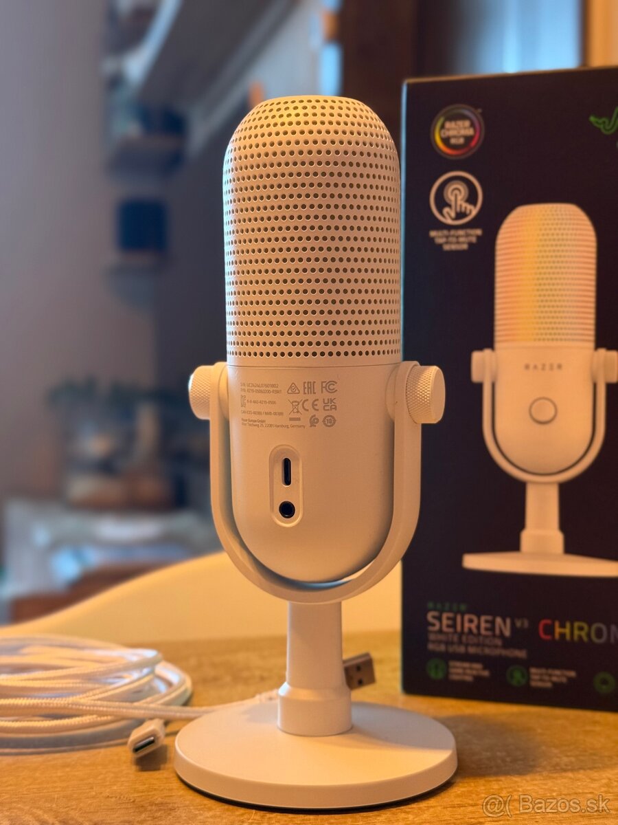 Razer Seiren v3 pro chroma - 3