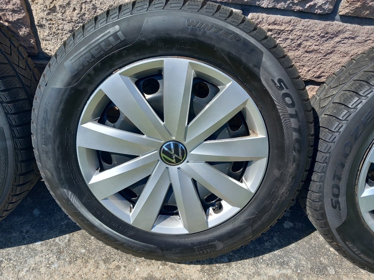 Predám zimné komplety VW 215/60 R16 s pneu Pirelli,puklicami - 3
