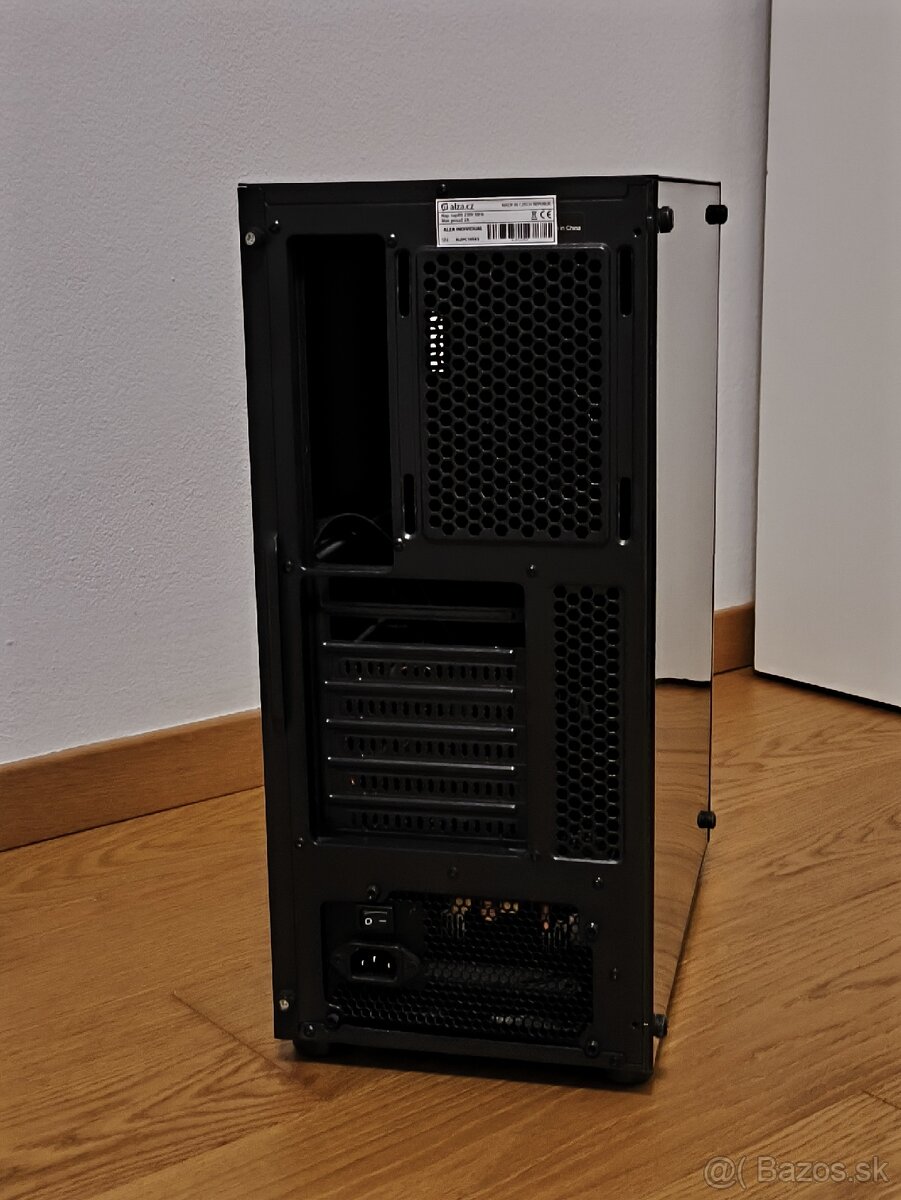 Gigabyte P550B + skrinka Zalman S4 - 3