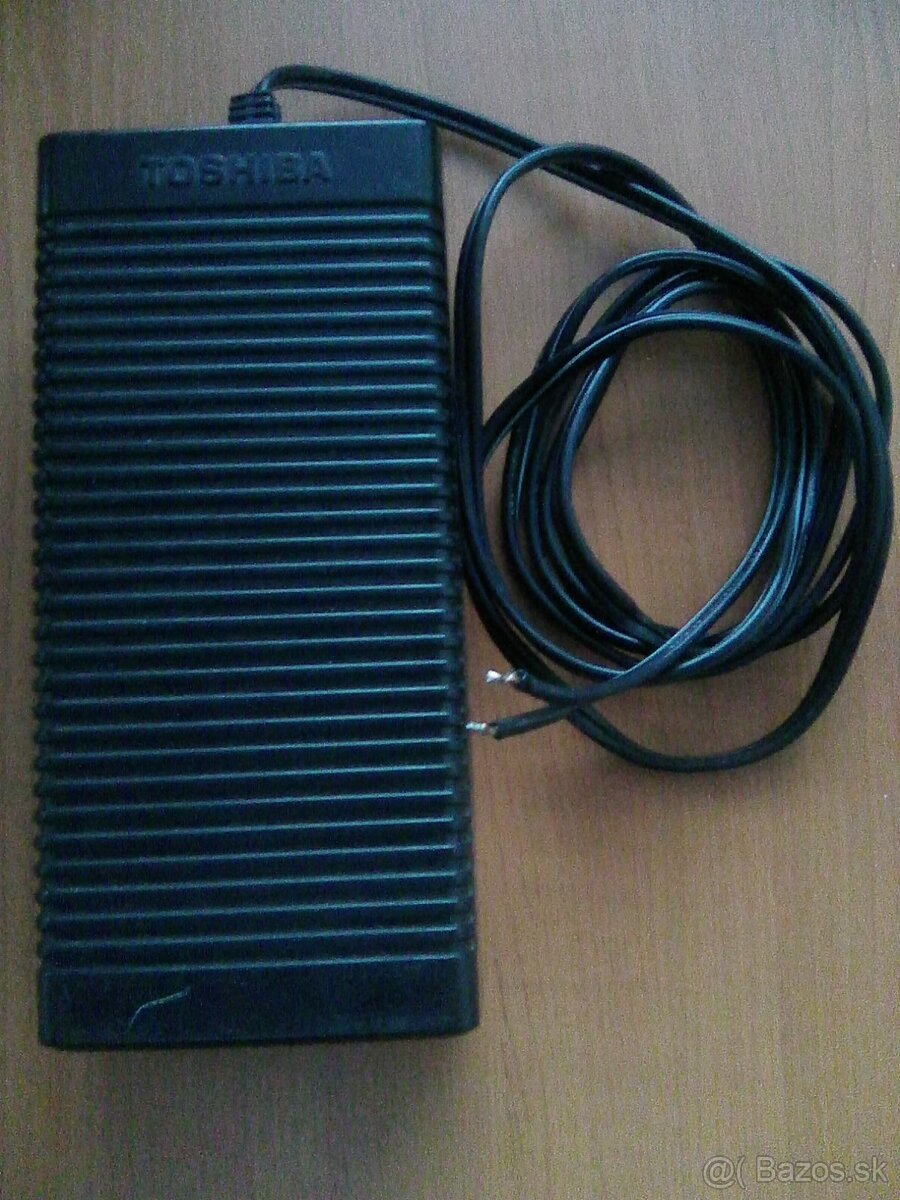 Adaptér 12V 2,5A - 3