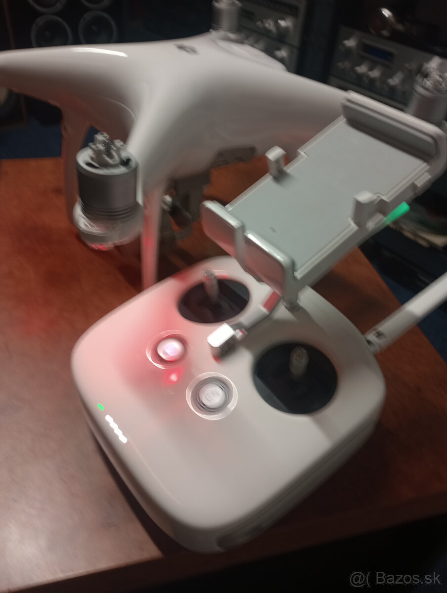 Dron DJI Phantom 4 - - 3