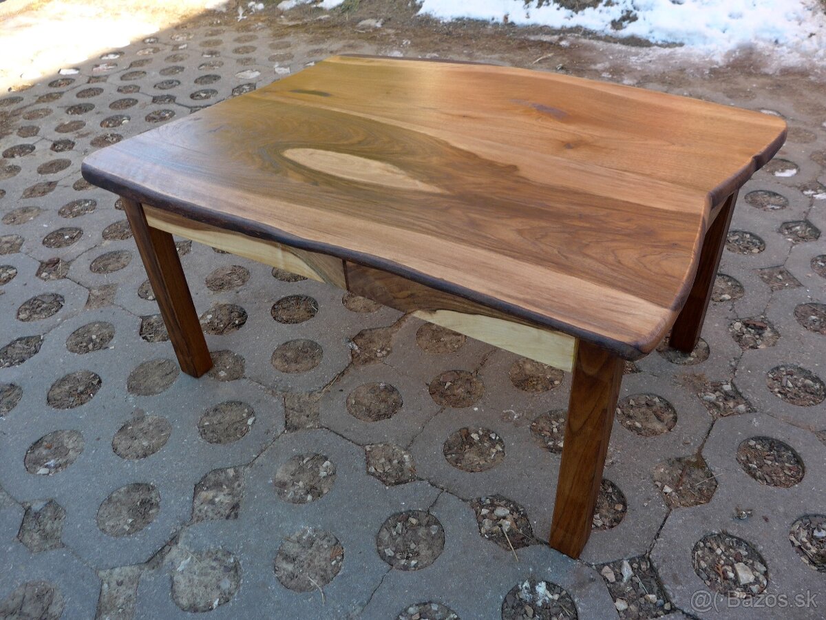 Konferenčný stolík z orecha 2 - 3