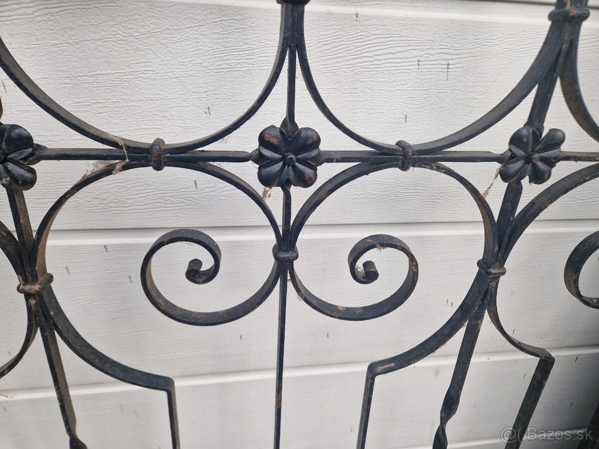 Starožitná kovaná okenná mreža 4 - 3