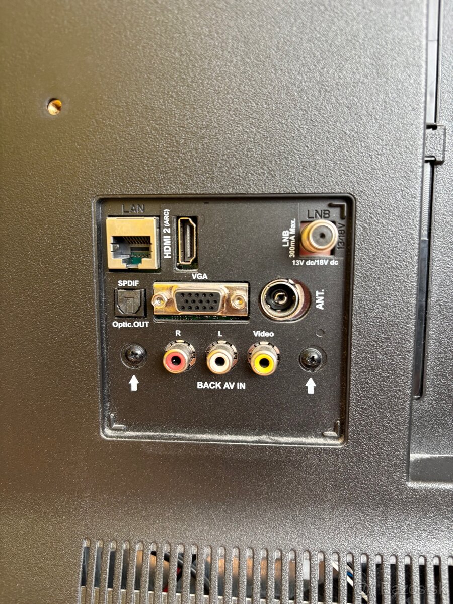 Hyundai 32” Full HD Smart TV - 3