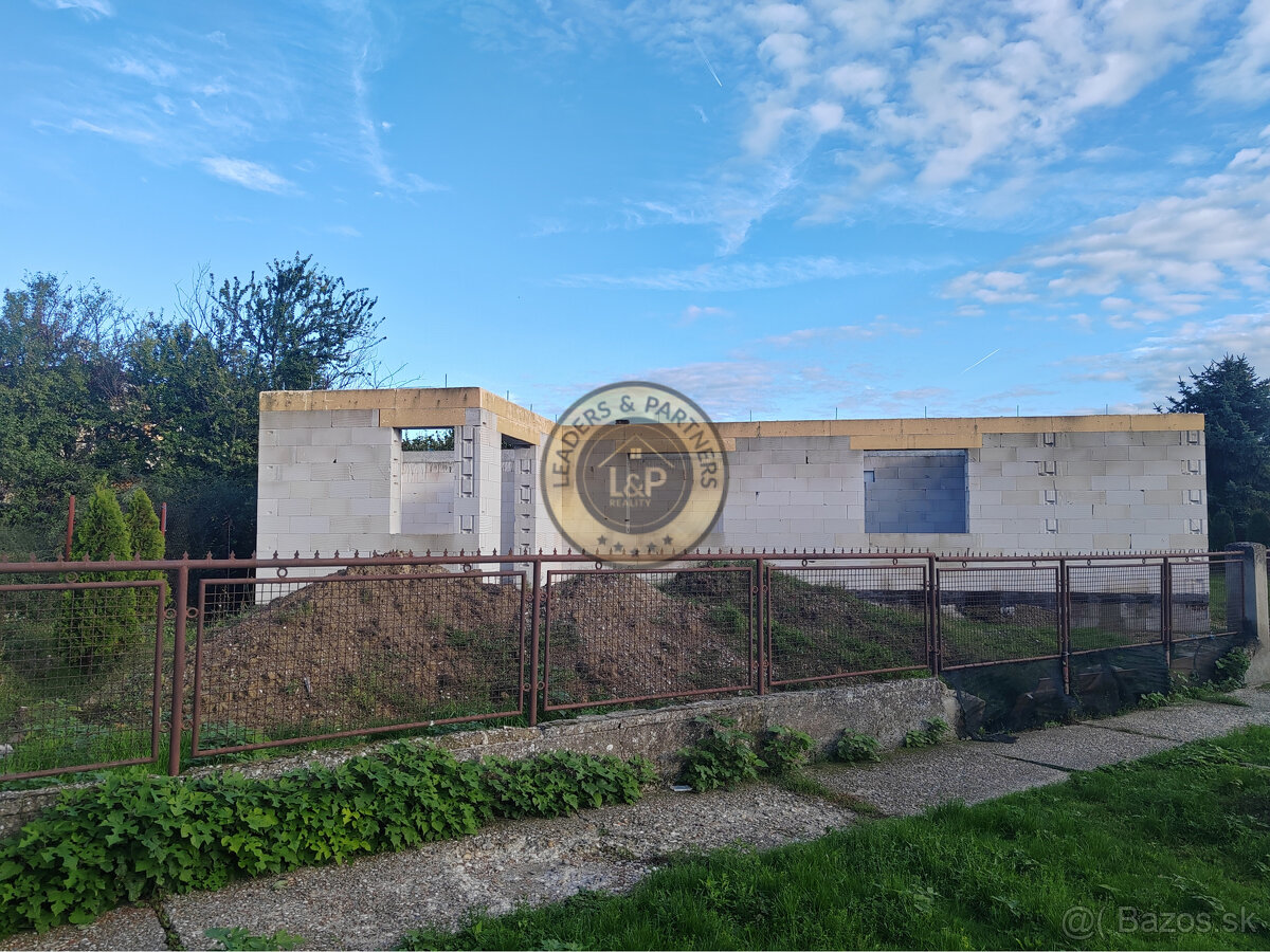 Rozostavaný rodinný dom v obci Reca pri Senci - 3