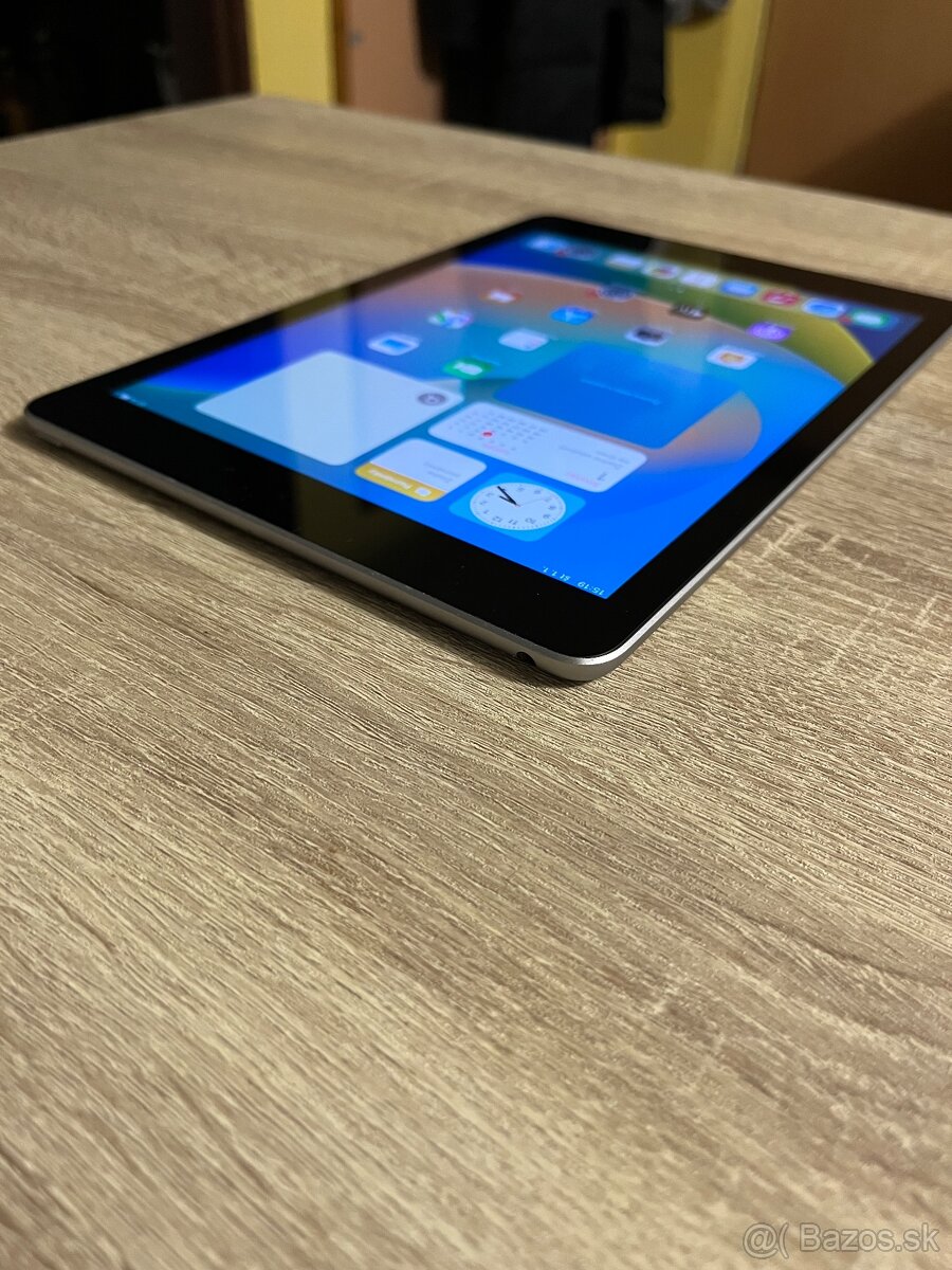 9.7” tablet iPad 5.generacia 128GB Space Gray TOP stav - 3