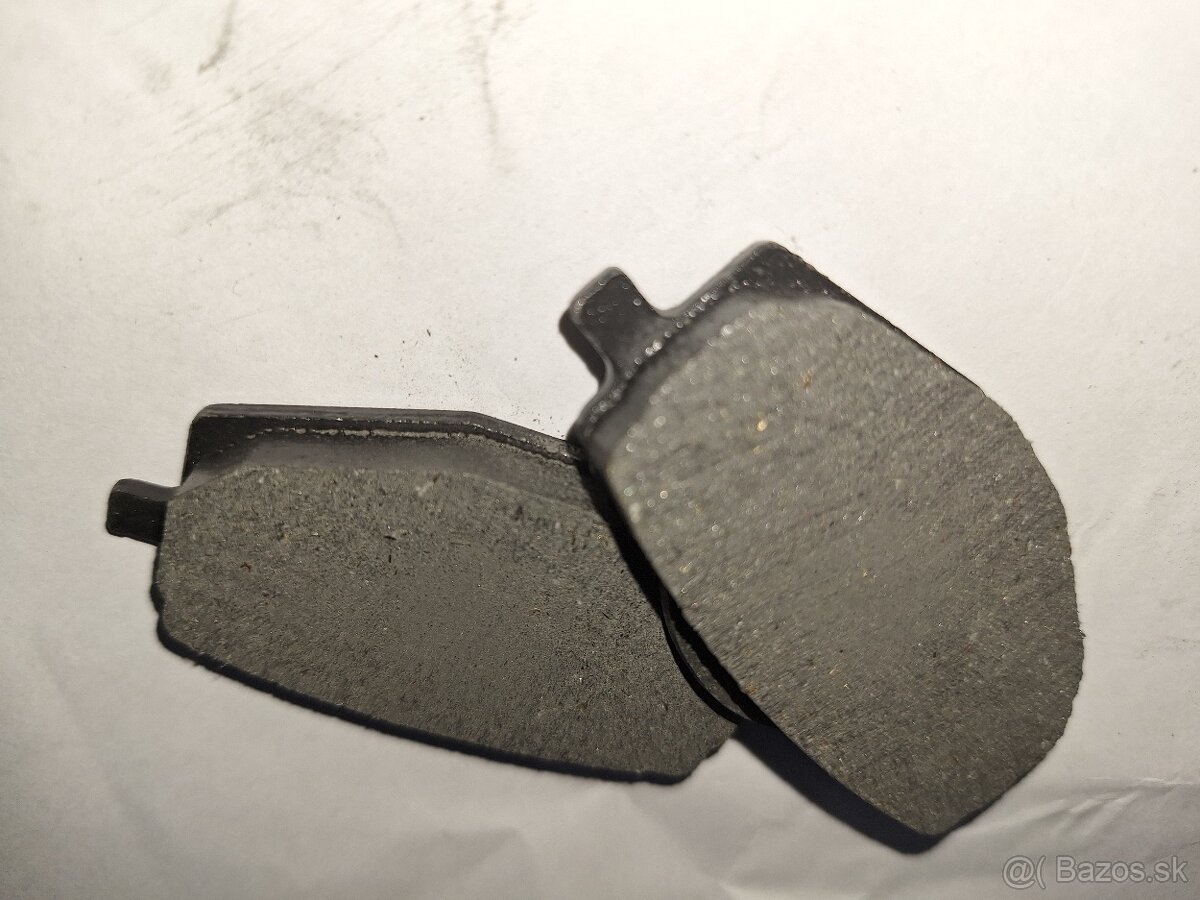 Brzdove dostičky Yamaha XT 600 - 3