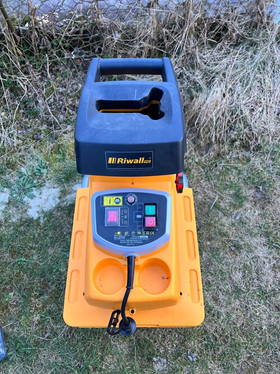Drvič konárov Riwall RES 3044B - 3