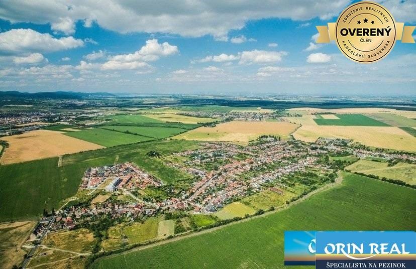 Stavebný pozemok Slovenský Grob - Orechová 638m2 - 3