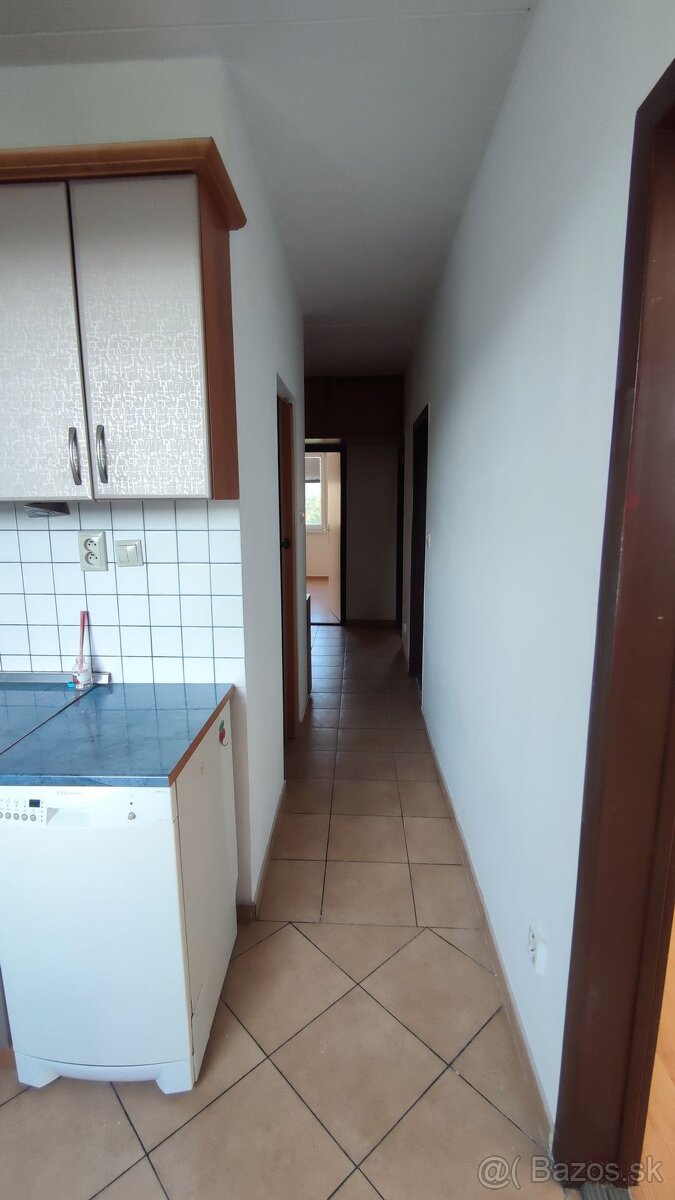 Nájom 3 izbový byt Zlatý Potok Zvolen - 3