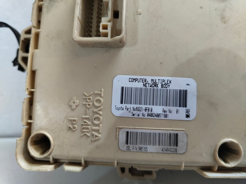 Poistková skrinka Toyota Corolla Verso 89221-0F010 40€ - 3