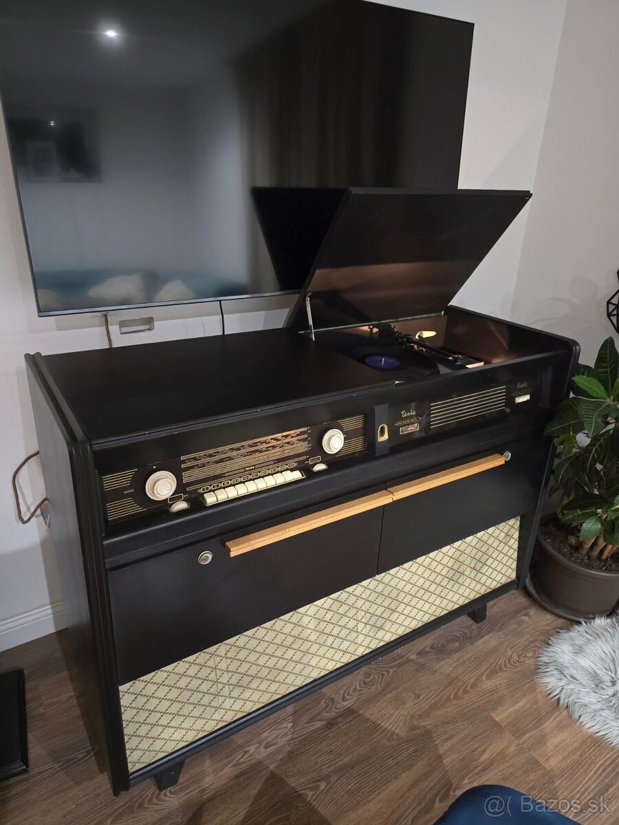 Tesla Rádio Viola ako dizajnový nábytok. - 3