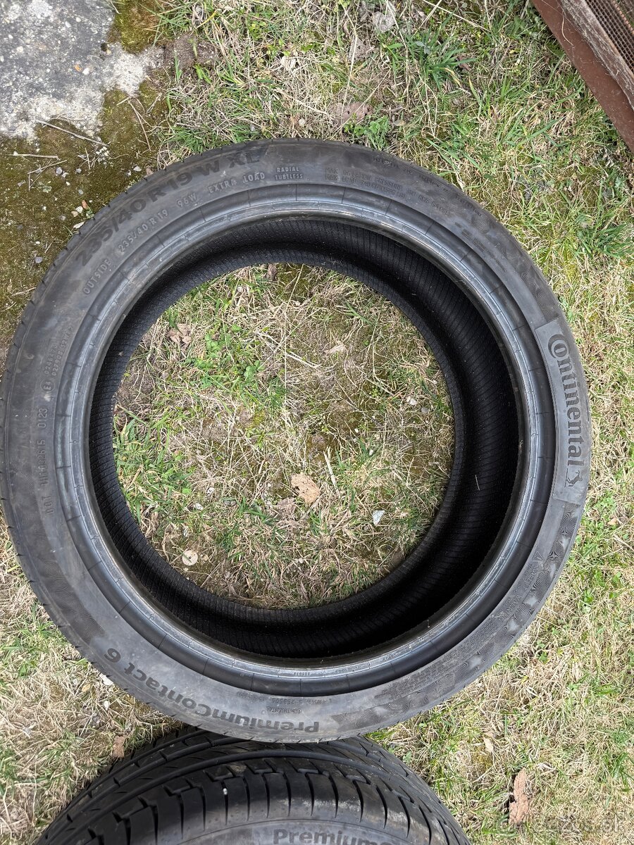 235/40R19 96W Continental - 3