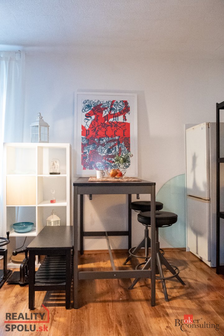 REZERVOVANÉ: Štýlový 2-izbový byt s historickým nádychom a u - 3